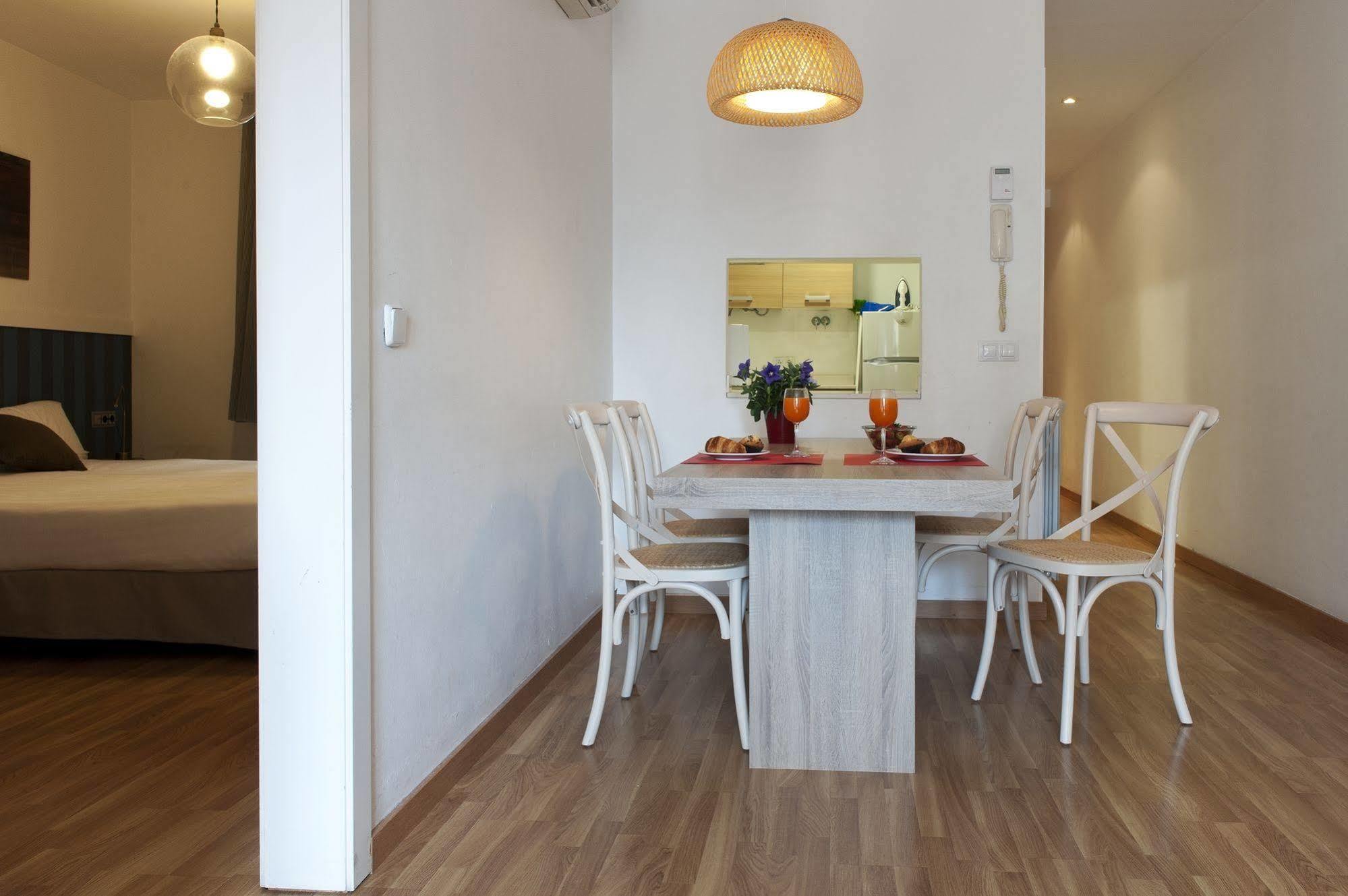 Mh Apartments Liceo Barcelona Exterior foto