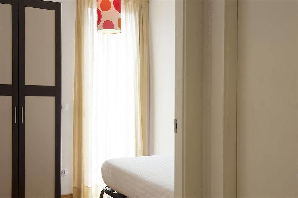 Mh Apartments Liceo Barcelona Exterior foto